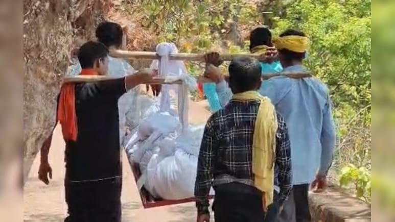 900 सीढ़ियां चढ़ते ही थमी सांस, प्रसिद्ध कुदरगढ़ धाम में गई श्रद्धालु की जान; 10 दिन में दूसरी मौत