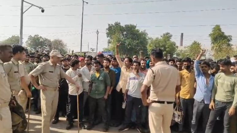 भिवाड़ी में नहीं थम रहा मजदूरों का आंदोलन, बालकिशन इंडस्ट्री के श्रमिक भी उतरे सड़कों पर, पुलिस फोर्स तैनात