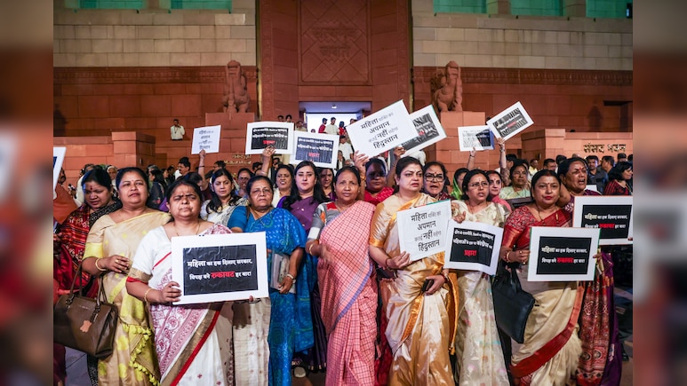 Women Bill Fails: महिलाओं से धोखा या वोटों का छलावा? शाह से अखिलेश तक किसने कैसे छोड़े जुबानी तीर, जानें