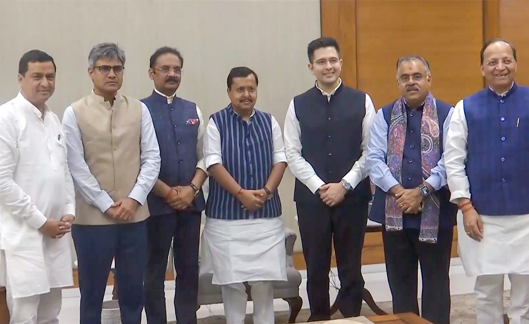 AAP छोड़कर BJP में शामिल हुए राज्यसभा सांसद राघव चड्ढा, संदीप पाठक और अशोक मित्तल, नितिन नवीन ने खिलाई मिठाई