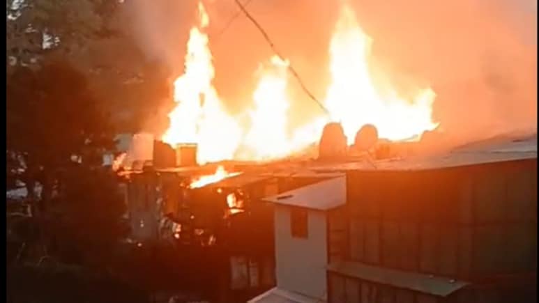 हिमाचल के हेरिटेज मार्केट में आग का तांडव, कसौली में भड़की आग की चपेट में आईं कई दुकानें