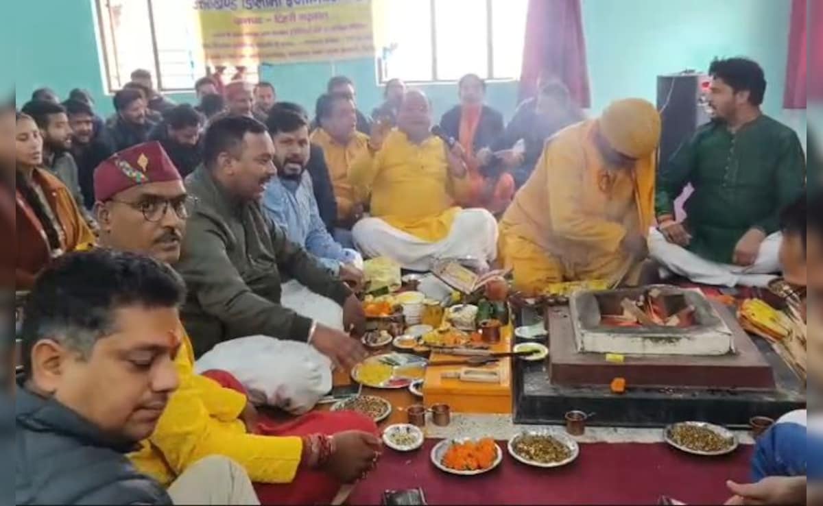 सरकार की बुद्धि शुद्धि के लिए यज्ञ! डिप्लोमा इंजीनियर्स महासंघ का अनोखा प्रदर्शन 