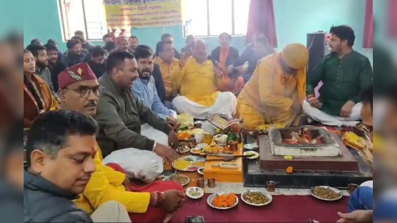 सरकार की बुद्धि शुद्धि के लिए यज्ञ! डिप्लोमा इंजीनियर्स महासंघ का अनोखा प्रदर्शन&nbsp;