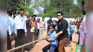 नक्सल प्रभावित बस्तर में 'क्रिकेट के भगवान': बच्चों संग की रस्साकशी, सचिन बोले- आज मैं आपसे ज्यादा खुश हूं