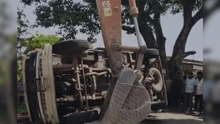 3 Of Family Dead In Head-On Truck Collision In Jharkhand's Lohardaga