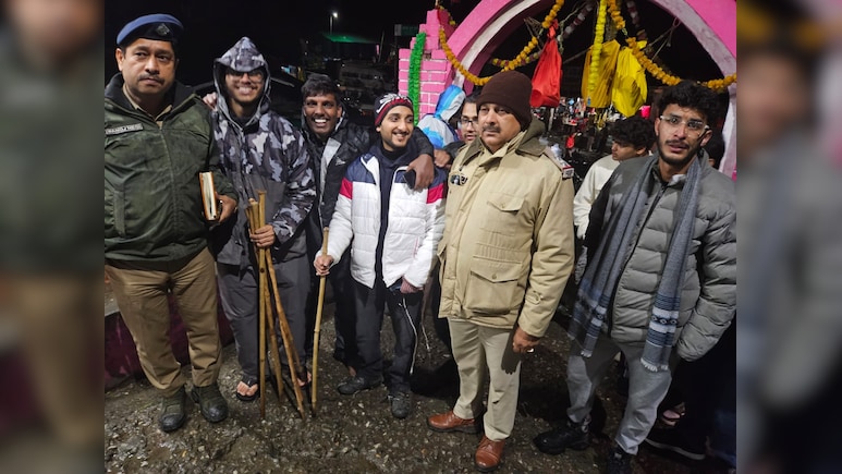 तुंगनाथ&ndash;चंद्रशिला ट्रेक पर फंसे 30 ट्रैकर सुरक्षित, पुलिस‑वन विभाग की मुस्तैदी से टला बड़ा हादसा