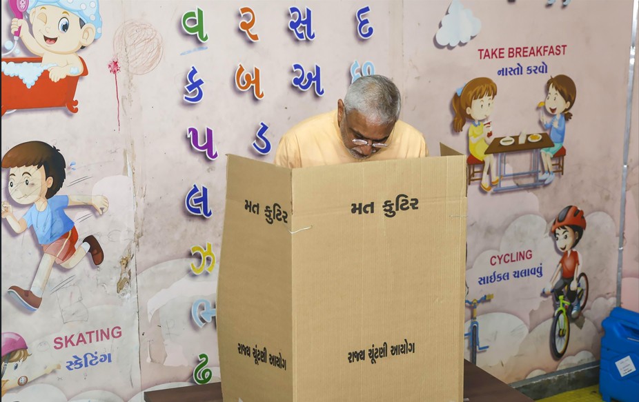 LIVE: गुजरात स्थानीय चुनाव, दोपहर 3 बजे तक नगर निगम में 50.21 प्रतिशत मतदान