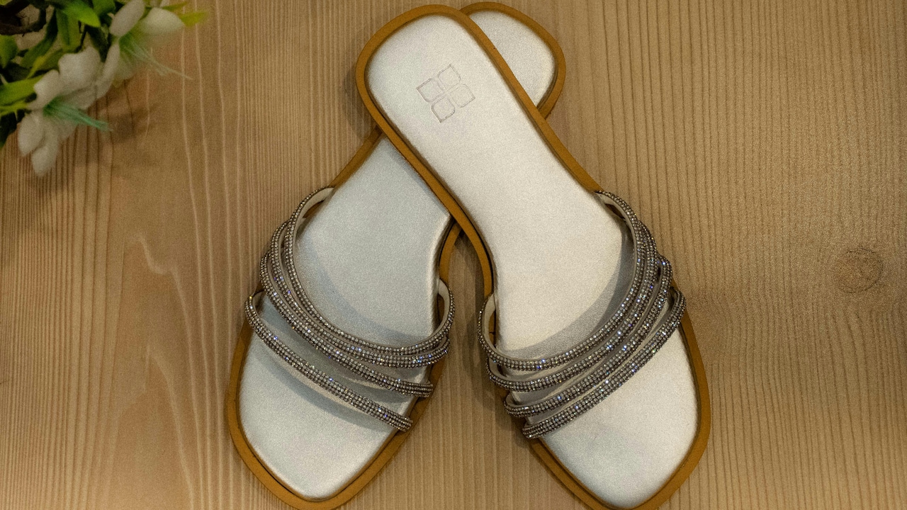 Flats That Cause Heel Pain: What Sole Thickness And Arch Support Really Mean