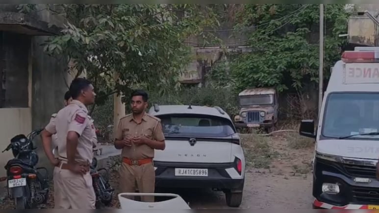 ANM की CHC के सरकारी क्&zwj;वार्टर में म&zwj;िली लाश, पर&zwj;िजन बोले- डॉक्&zwj;टर ने रेप के बाद मार डाला