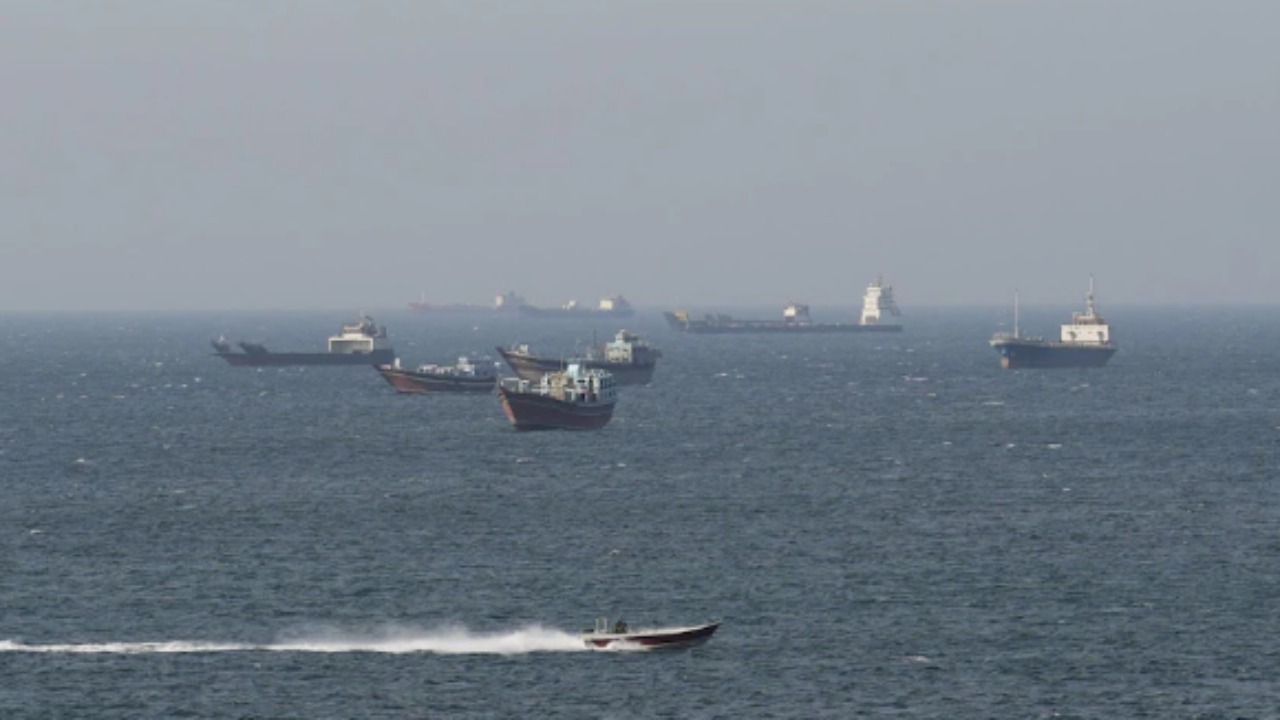 ओमान के पास 17 भारतीय क्रू वाले जहाज पर ईरान की फायरिंग, मंत्रालय ने सभी को बताया सुरक्षित