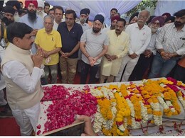 गुरकीरत सिंह मनोचा का पार्थिव शरीर पहुंचा उज्जैन: CM मोहन ने अर्पित किए पुष्प, दी श्रद्धांजलि; परिवार का बंधाया ढांढस