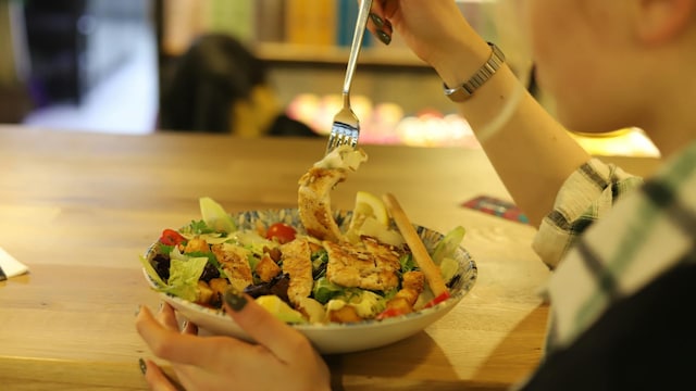 The exact number of meals that you need to eat during a day depend on your lifestyle