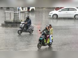 UP Weather: यूपी में आज तेज बारिश का अलर्ट, पश्चिमी उत्तर प्रदेश में भी बदला मौसम का मिजाज; पढ़ें IMD का अपडेट
