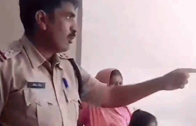 वर्दी में गुंडागर्दी का VIDEO: 'बुढ़ापे में जीवन खराब कर दूंगा'- TI ने बुजुर्ग को धमकाया, बिना वारंट ली तलाशी