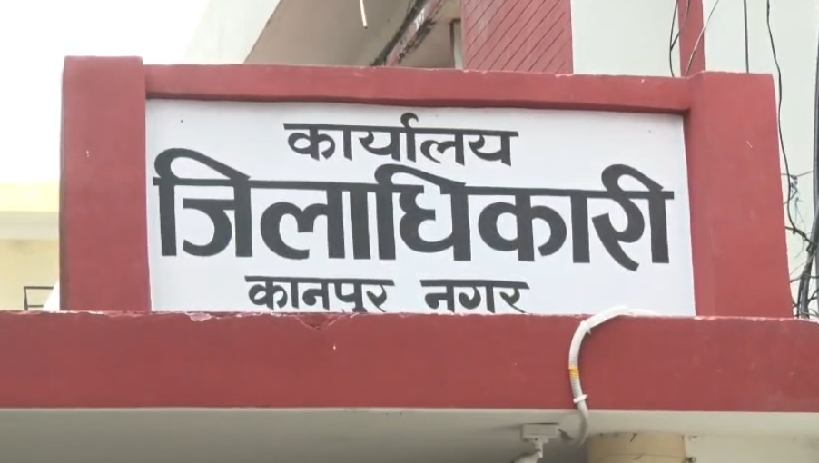 25 शब्द भी टाइप नहीं कर पाए बाबू, DM ने डिमोशन करके बना द&zwj;िया चपरासी, कानपुर में अनोखी कार्रवाई