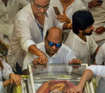 बॉलीवुड के वो चार जनाजे जिनमें उमड़ा फैन्स का हुजूम, चौथे नंबर पर आती है श्रीदेवी की अंतिम यात्रा