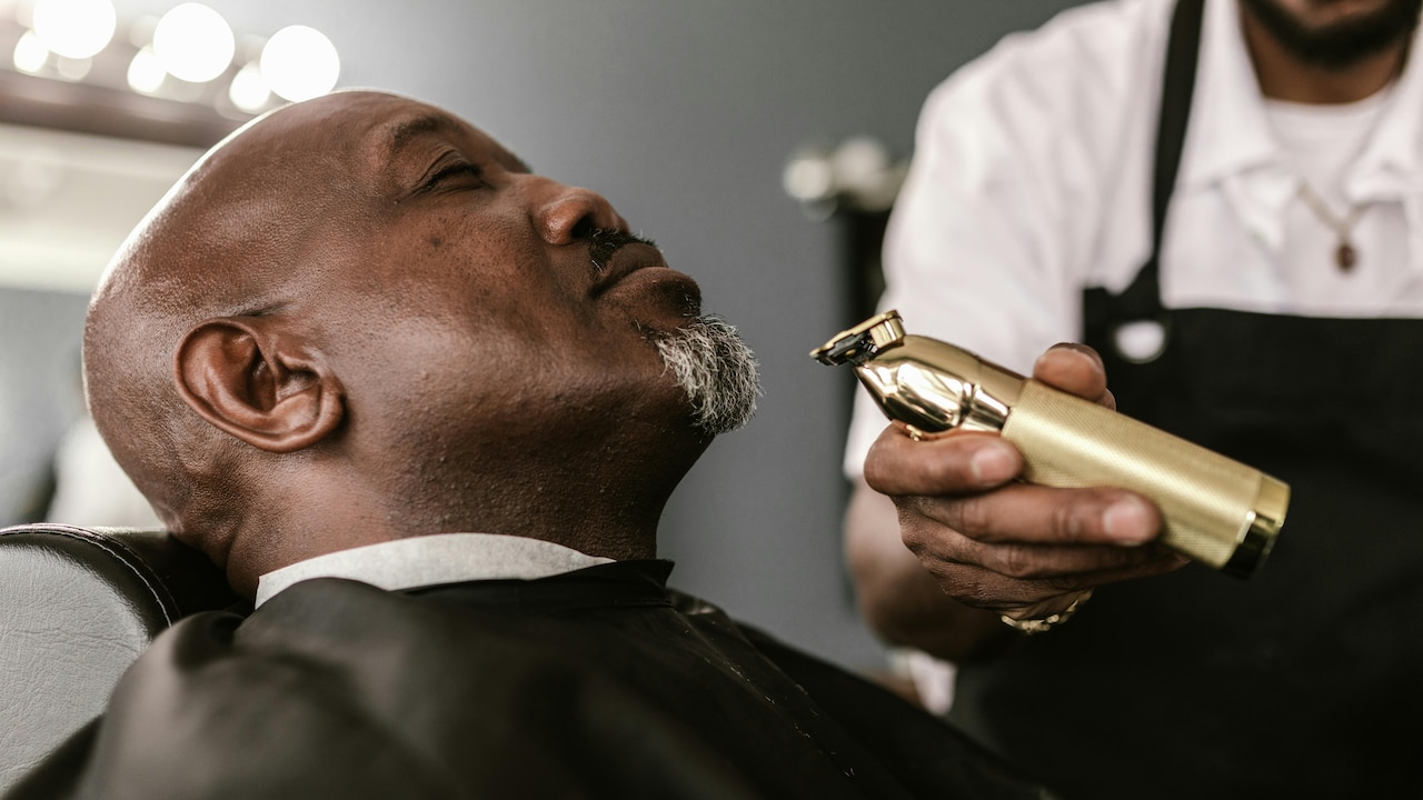 Beard Trimmer Pulling Hair? 10 Things To Check Before You Buy