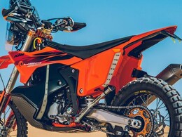 KTM का नया धमाका: लॉन्च हुई 2027 450 Rally Replica, सिर्फ चुनिंदा खुशनसीबों को मिलेगी यह जादुई बाइक