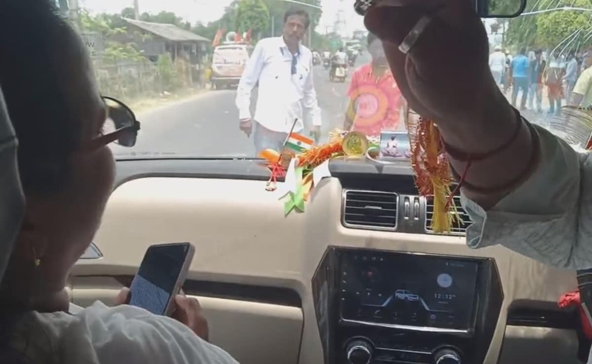 Screams, Cracked Windshield: Trinamool MP's Facebook Live Amid "Attack"