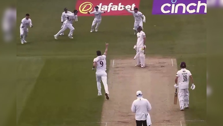 उम्र 43 साल और 249 दिन, प्रदर्शन ऐसा की युवा भी हो जाएं लज्जित, फर्स्ट क्लास क्रिकेट में 56वीं बार लगाया 'पंजा'