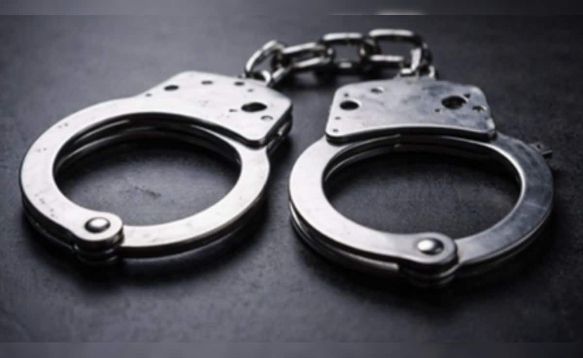 पटना में चेन्नई से आई 3000 लीटर नशीली कफ सिरप, ट्रक से उतारी जा रही थीं 200 कार्टन में हजारों बोतलें