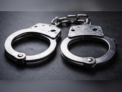 पटना में चेन्नई से आई 3000 लीटर नशीली कफ सिरप, ट्रक से उतारी जा रही थीं 200 कार्टन में हजारों बोतलें