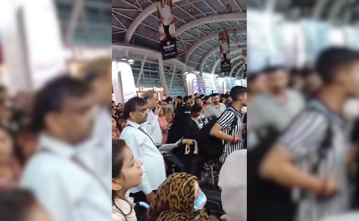 'Pathetic, Completely Unacceptable': Angry Scenes, Chaos As SpiceJet Flights From Mumbai Cancelled, Delayed