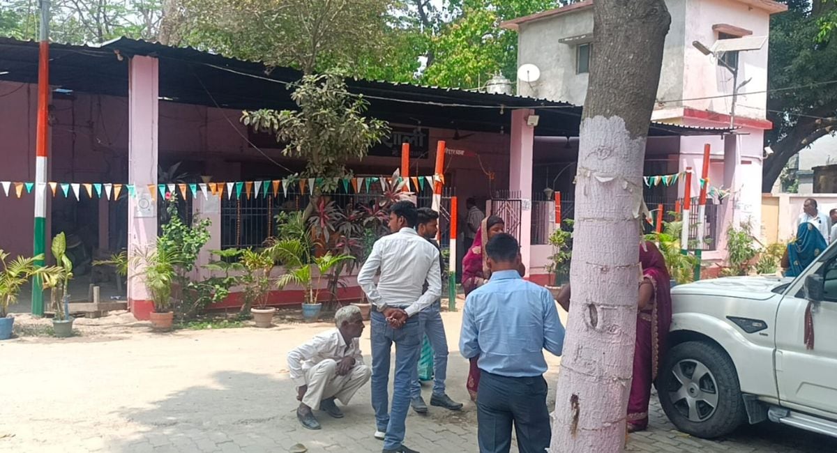 पुलिस ने थाने में दोनों पक्षों को बुलाया. 