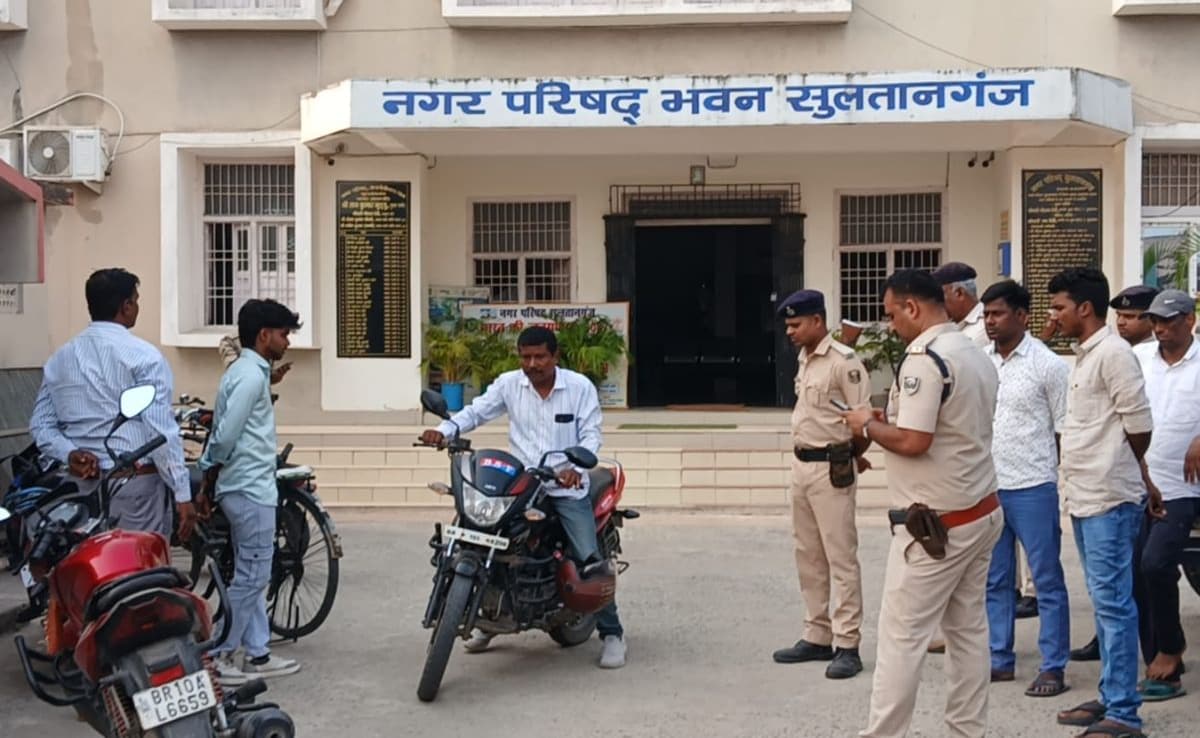 Bihar: नगर परिषद ऑफिस में घुसकर कार्यपालक पदाधिकारी की हत्या, सभापति को भी मारी गोली