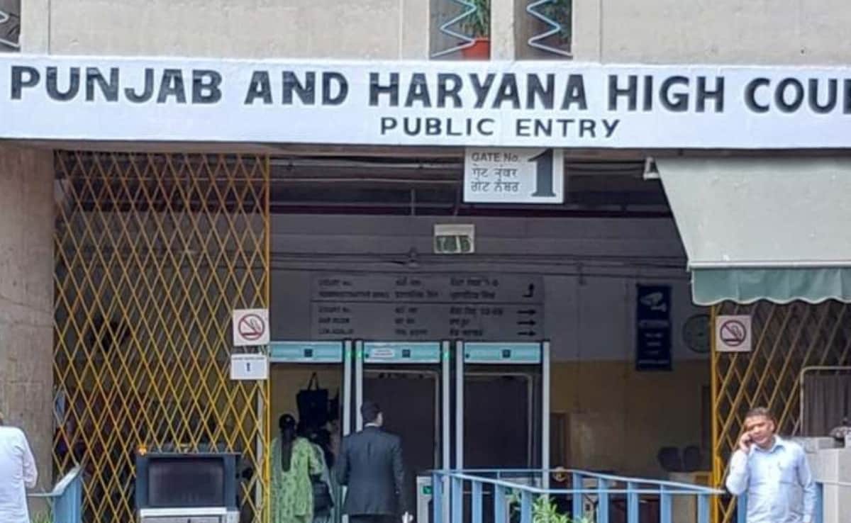 कर्मचारी के इस्तीफे का 30 साल पुराना केस, IAS पर गिरी गाज... हाई कोर्ट ने लगाया 1 लाख का जुर्माना