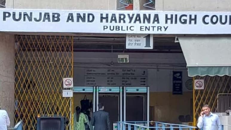 कर्मचारी के इस्तीफे का 30 साल पुराना केस, IAS पर गिरी गाज... हाई कोर्ट ने लगाया 1 लाख का जुर्माना