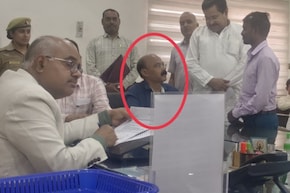 Trending News: जनगणना ड्युटी रद्द करण्यासाठी शिक्षकाने आणलं चक्क दिव्यांग प्रमाणपत्र, पण DMच्या 30 मिनिटांच्या निर्णयामुळे फुटला घाम अन्...
