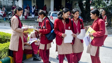 CBSE 12th Result 2026 LIVE : इंटरनेट चले तो SMS से पाइए अपना रिजल्ट, ये रहा तरीका