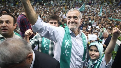 Iran President Pezeshkian Seen Assisting Patients in Viral Video Amid Conflict, Draws Mixed Reactions Online