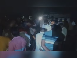 Prayagraj Train Accident  :  यूपी के प्रयागराज में बड़ा हादसा, ट्रेन से कटकर 5 लोगों की मौत