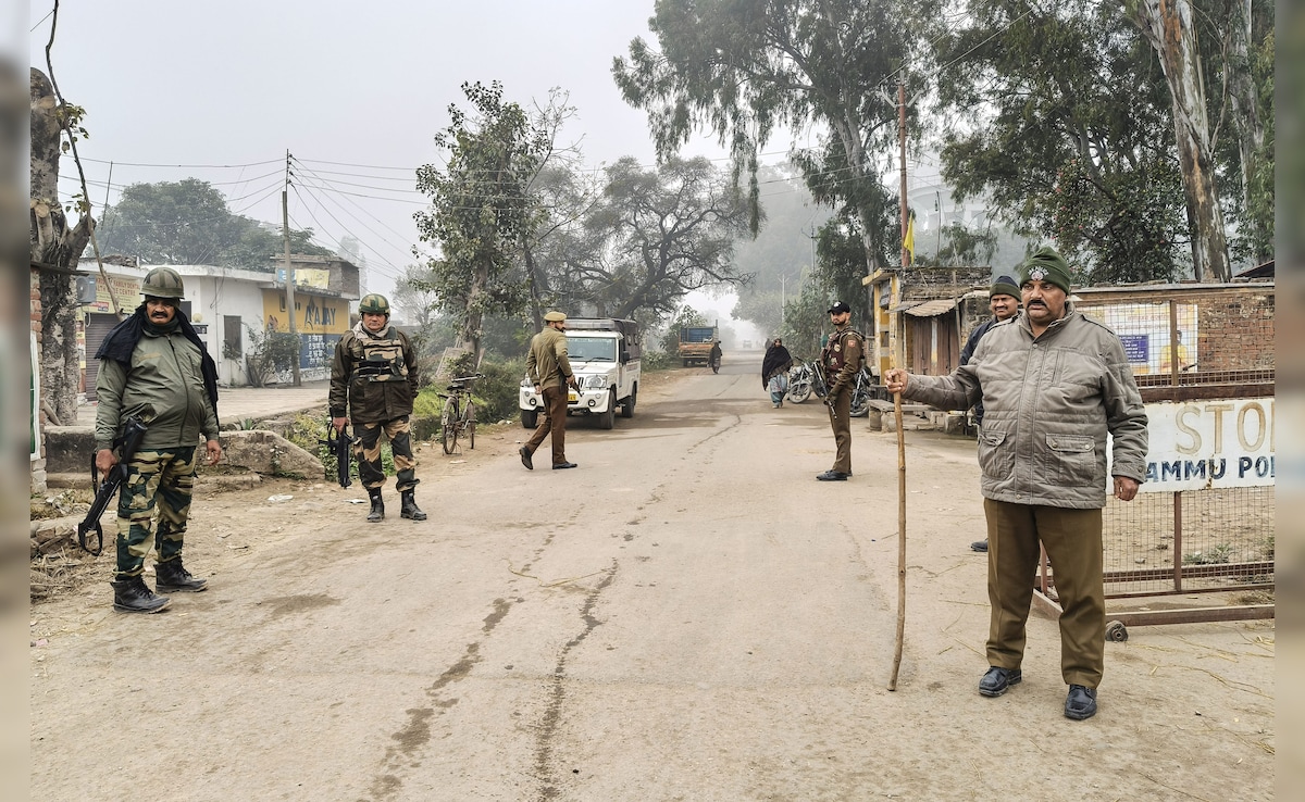 LIVE: जम्मू कश्मीर पुलिस ने श्रीनगर में मादक पदार्थ तस्करों से जुड़ी 3.5 करोड़ रुपये की संपत्ति कुर्क की