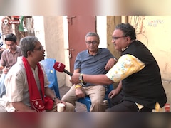 ये कोलकाता में ही संभव है, एक ही दुकान पर चाय पर चर्चा करते दिखे बीजेपी और लेफ्ट उम्मीदवार