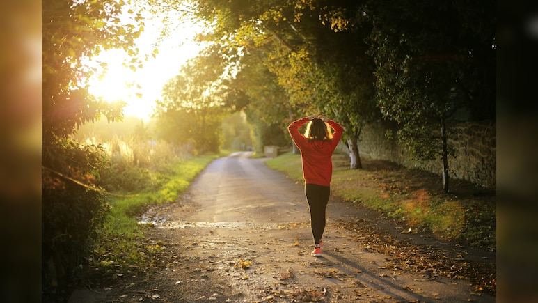 Walking Tips: रोज 1 किलोमीटर चलने से कितनी कैलोरी होती है बर्न? एक्सपर्ट से समझें आसान गणित