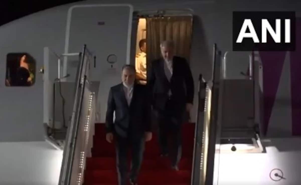 LIVE: ईरान के विदेश मंत्री अब्बास अराकची रावलपिंडी के नूर खान एयर बेस पहुंचे