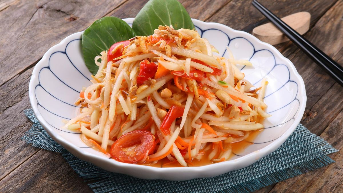 Why A Refreshing Bowl Of Thai Raw Papaya Salad Is The Perfect Summer Dinner
