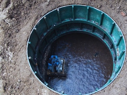 Nandurbar News: आश्रम शाळेत भयंकर घडलं! सेफ्टी टँकमध्ये मुलाची बॉडी; आई-वडिलांचा आक्रोश, अपघात की घातपात?