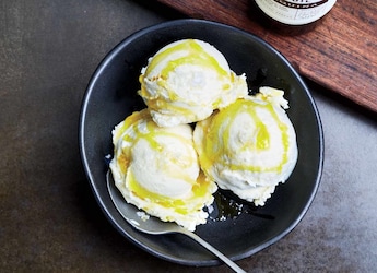 Strange Food Combos That Look Wrong, But Are Right To Eat