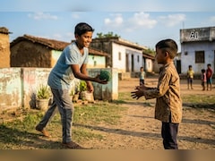 बॉल समझकर बम से खेल रहे थे बच्चे, अचानक हुआ धमाका; दो नाबालिग गंभीर घायल