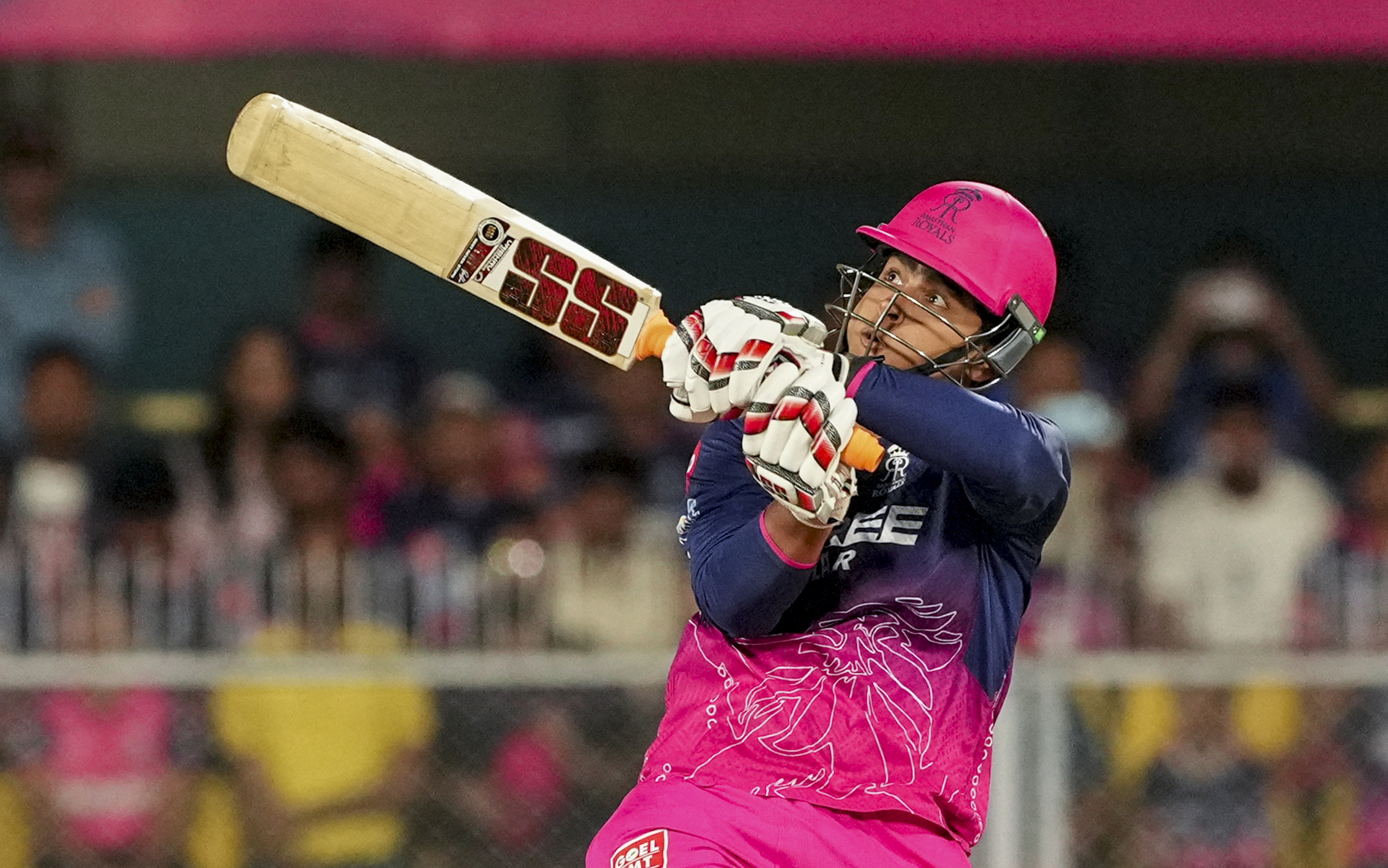 PBKS vs RR Live Score, IPL 2026: 6,4,4...वैभव सूर्यवंशी ने मचाया तहलका, पहले ही ओवर में अर्शदीप को धोया