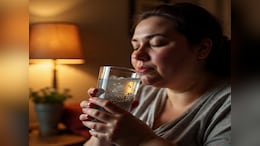 Drinking Water in the Moring : सकाळी उठल्या उठल्या खूप पाणी पिता? ही सवय पडू शकते महागात!