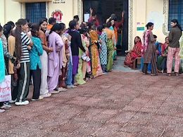 बंगाल के 77 पोलिंग बूथ पर दोबारा हो सकती है वोटिंग, शिकायतों को देखते हुए चुनाव आयोग करेगा फैसला