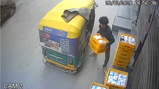 300 CCTV फुटेज खंगाले, फिर पुलिस ने बिछाया जाल; ऐसे पकड़ा गया दिल्ली का दूध चोर गैंग, दो आरोपी गिरफ्तार