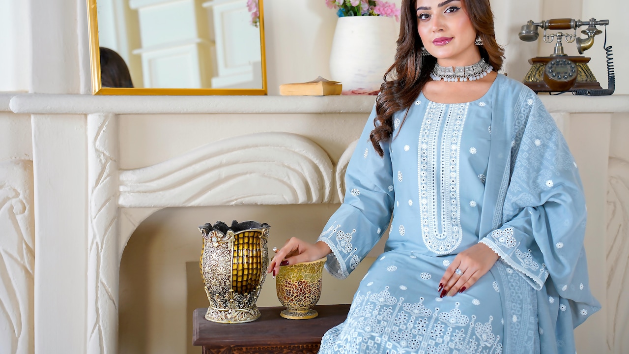 10 Smart Design Details That Make Straight-Fit Kurtas Look Slim, Not Boxy