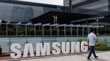 Samsung Beats High Estimates After AI Chip Sales Defy War Fears