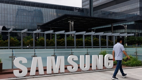 Samsung Beats High Estimates After AI Chip Sales Defy War Fears